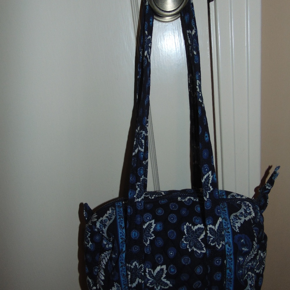 VERA BRADLEY RETIRED SHOULDER BAG - BLUE COIN